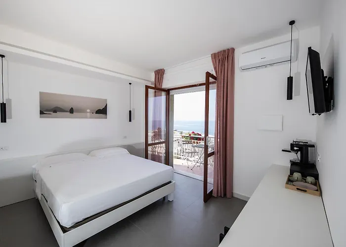 Borgo A Mare San Lucido